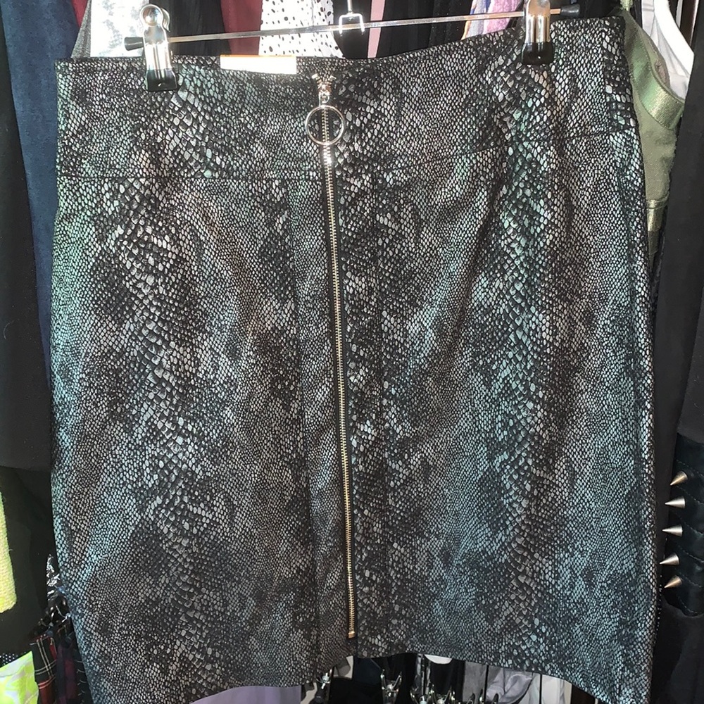 Zip front skirt